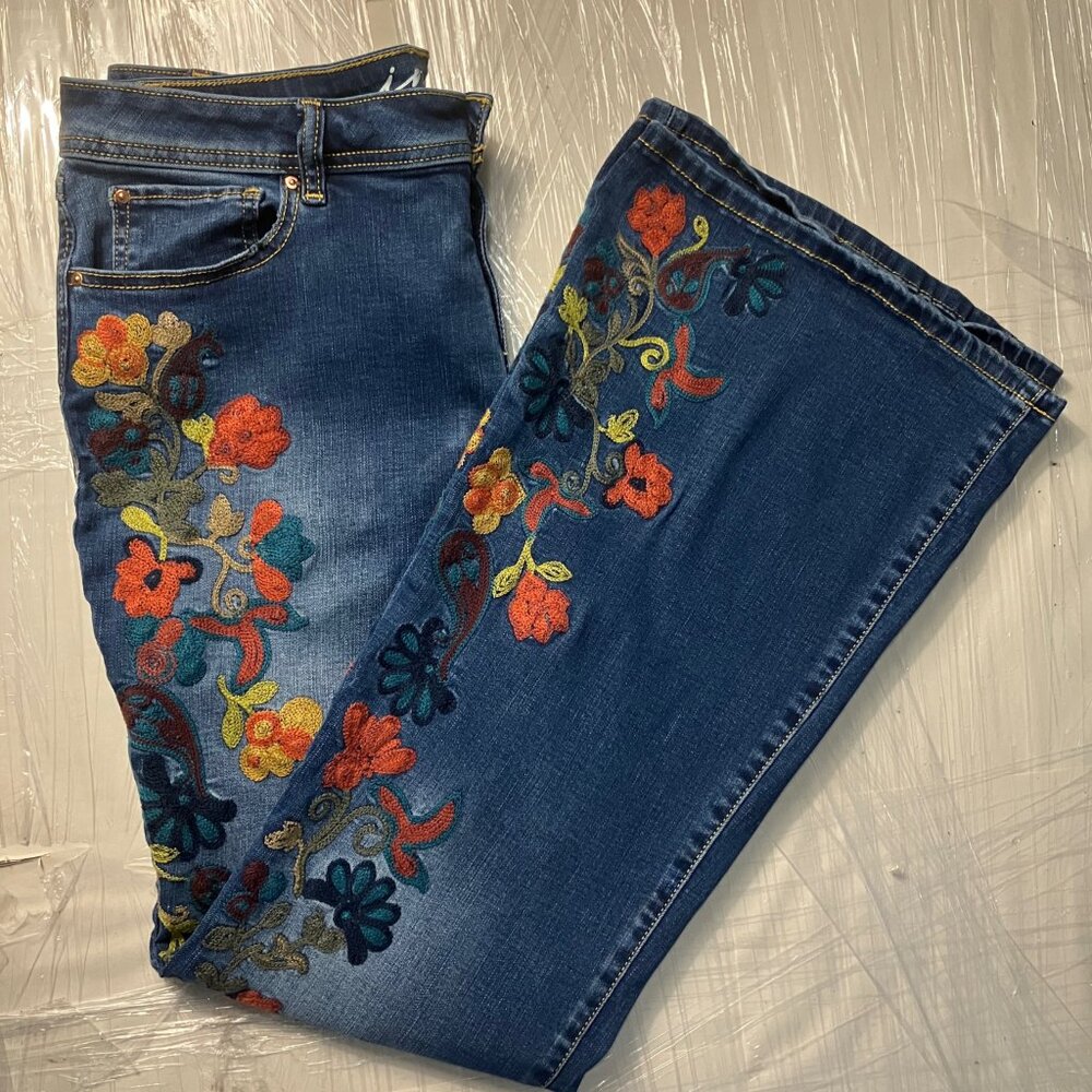 INC International Concepts Embroidered Flare Leg Jeans | Floral Detail | Mid-Ris - Picture 8 of 9